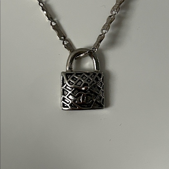 CC Quilted HandBag Silver Pendant - Picture 3 of 8